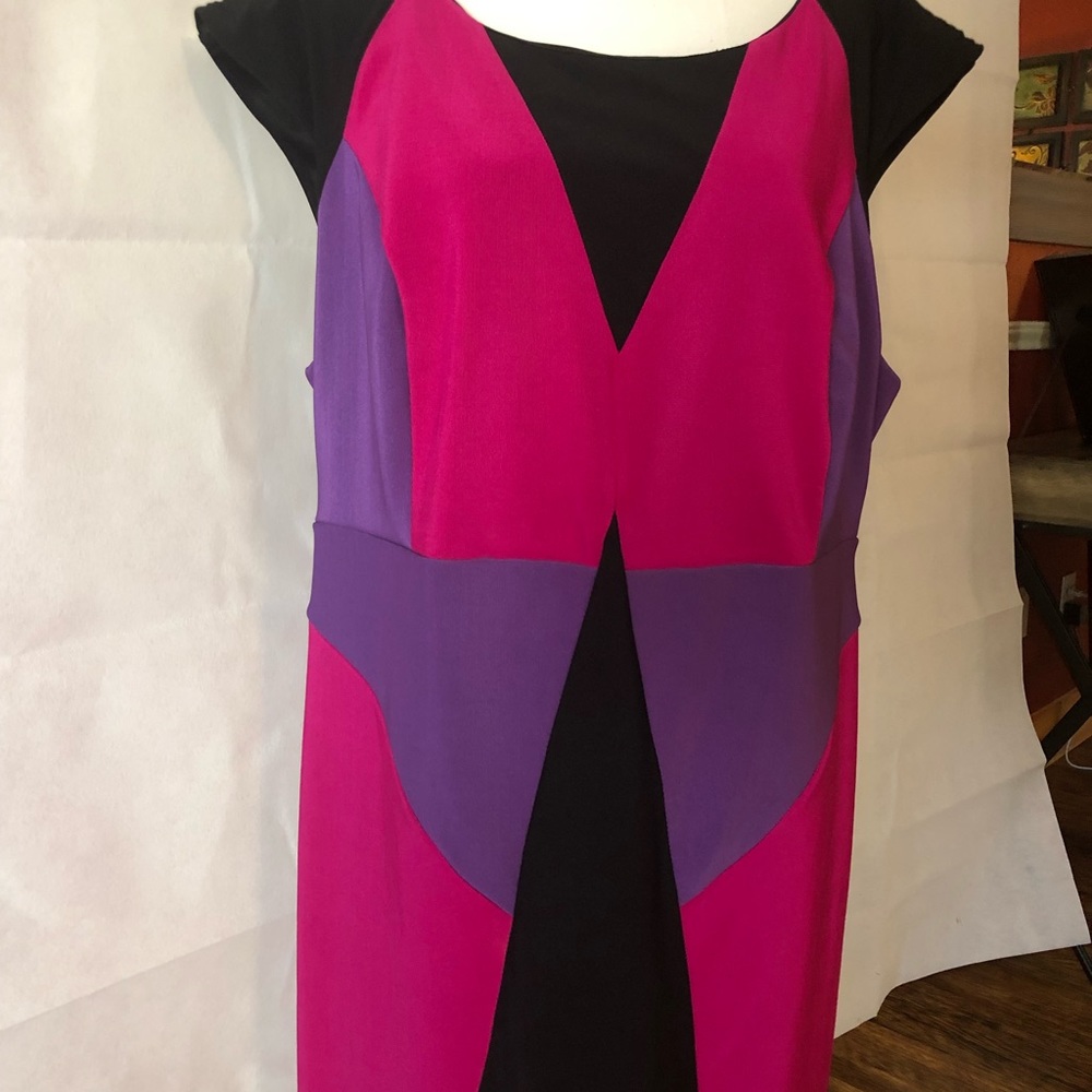 Color Block Body Contouring Dress - Picture 2 of 8